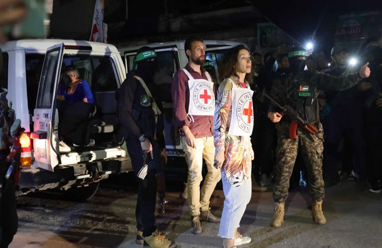 يديعوت أحرونوت: جهود متواصلة  لإبرام صفقة غزة قبل تنصيب ترامب