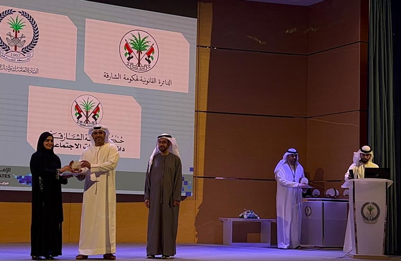 محكمة الأسرة بالشارقة تكرم اجتماعية الشارقة