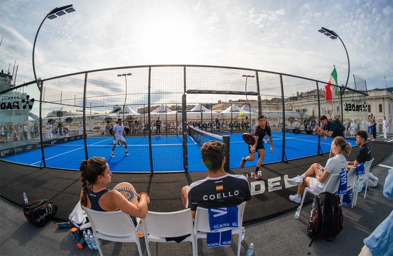 بريميير بادل تنظم مباراة استعراضية على متن حاملة الطائرات الشهيرة جوزيبي غاريبالدي 