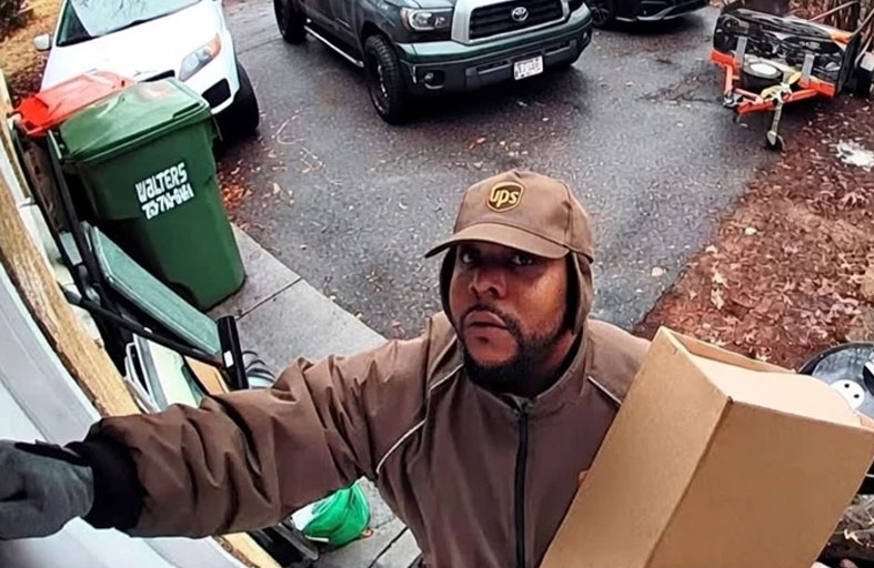 عصابة تنتحل «عمال خدمات» لقتل عائلة 