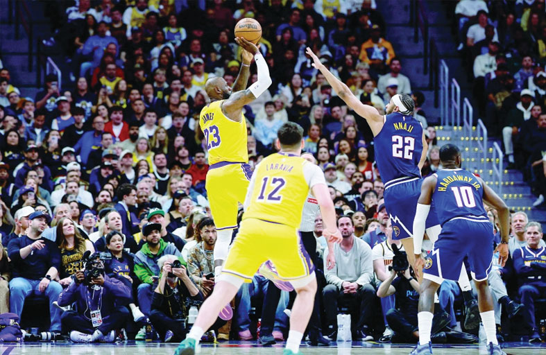 ليبرون جيمس يحطّم رقما قياسيا جديدا خلال خسارة ليكرز أمام ناغتس 