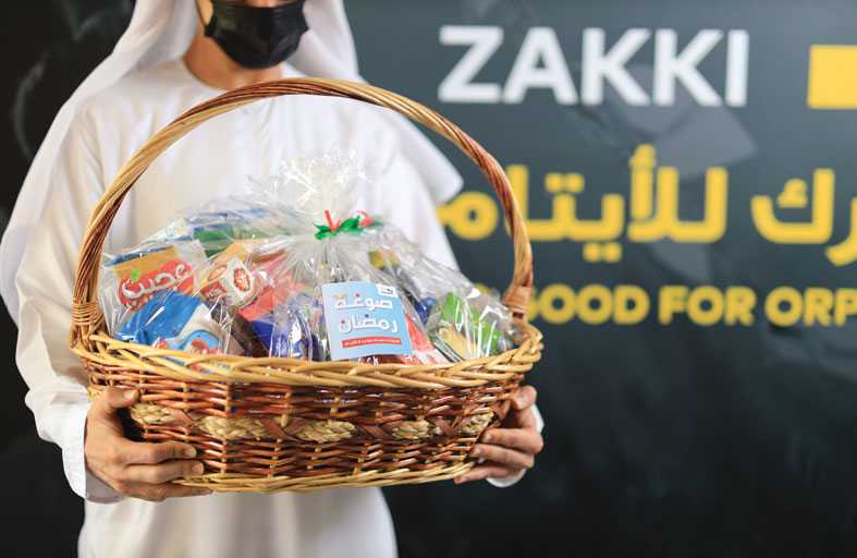 عطية رمضان لـ175 أسرة في الشارقة للتمكين الاجتماعي 