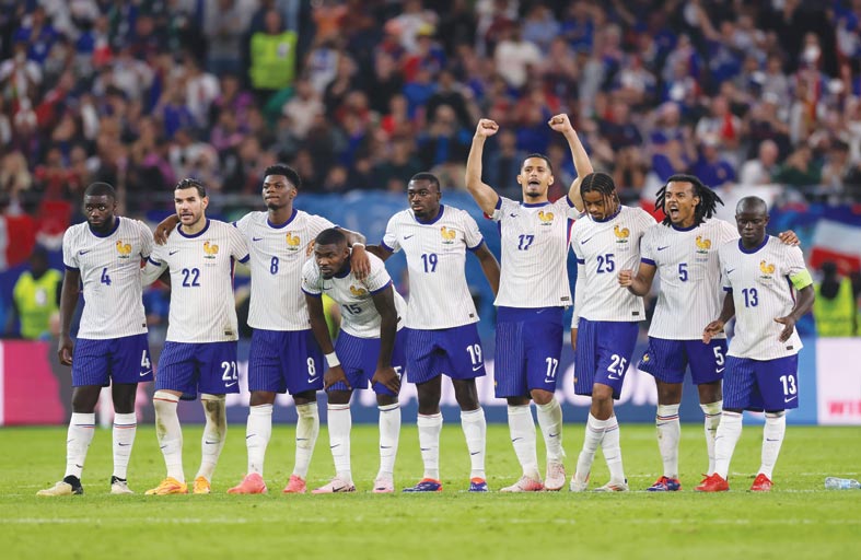 ثلاثة عناوين بارزة تحدد المتأهل بين فرنسا وإسبانيا إلى النهائي