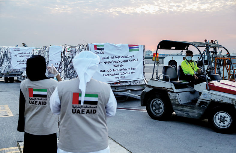 الإمارات ترسل مساعدات طبية إلى غامبيا لتعزيز جهودها في مكافحة انتشار كوفيد- 19