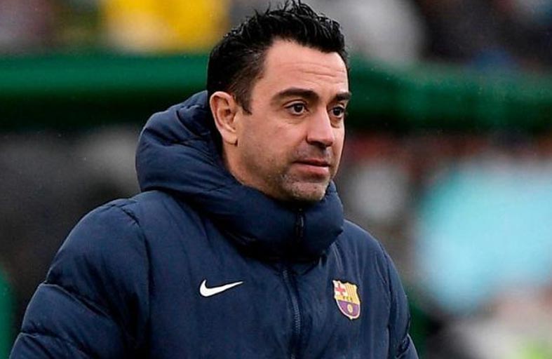 تشافي يحذّر خلفه بصعوبة  ما ينتظره 