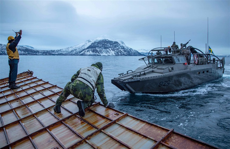 هل يستطيع الكونغرس منع انسحاب ترامب من الناتو؟