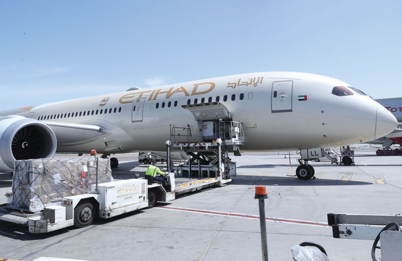 الإمارات ترسل طائرة مساعدات إلى كازاخستان لدعمها في مواجهة فيروس كورونا المستجد