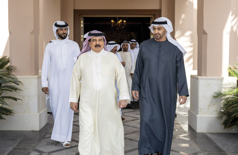 رئيس الدولة وملك البحرين يبحثان العلاقات الأخوية والتطورات الإقليمية