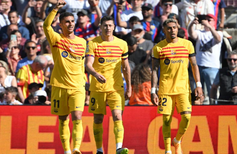 برشلونة يقترب من اللقب والنصيري يقود إشبيلية لفوز قاتل 