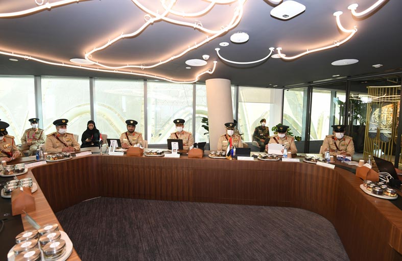 عبد الله المري يتفقد الإدارة العامة للتحريات والمباحث والجنائية