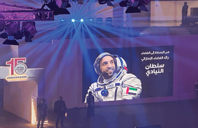 سلطان النيادي يلهم ناشئي الجوجيتسو في «عالمية أبو ظبي»