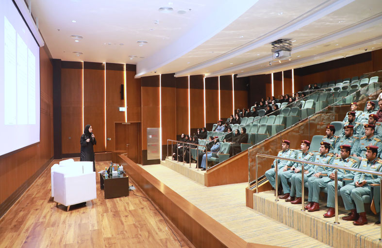 شرطة الفجيرة تنظم ورشة استخدام أدوات الذكاء الاصطناعي  لتعزيز الابتكار في العمل المؤسسي