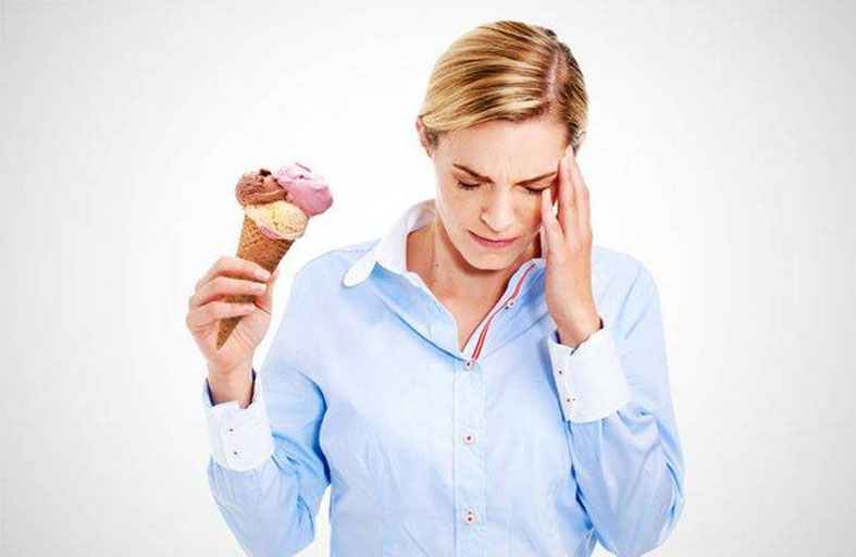 ما هو «تجميد الدماغ» الناتج عن الآيس كريم؟