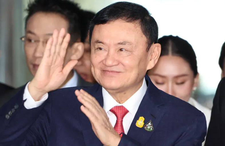 رئيس وزراء تايلاند السابق شيناواترا أمام القضاء 