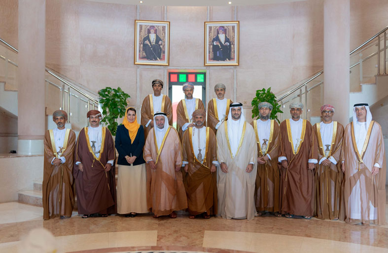 حاكم الشارقة يزور مركز جامعة السلطان قابوس الثقافي