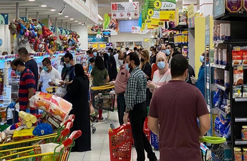 انتعاشة في أسواق الدولة لشراء السلع الرمضانية مع اتباع التدابير الاحترازية 