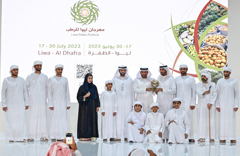 منافسات قوية بين المزارعين في مزاينة مهرجان ليوا للرطب