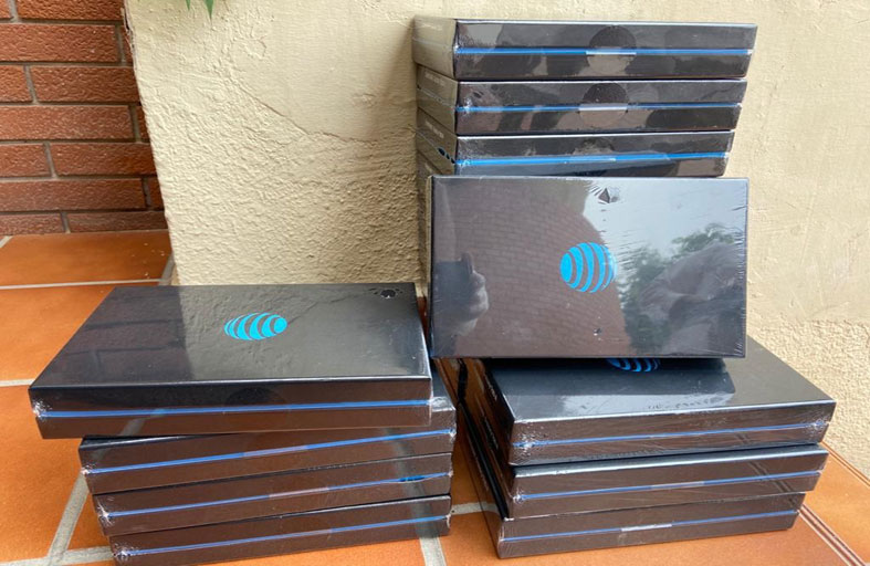 مؤسسة محمد بن سعود تدعم اليتامى بأجهزة ذكية