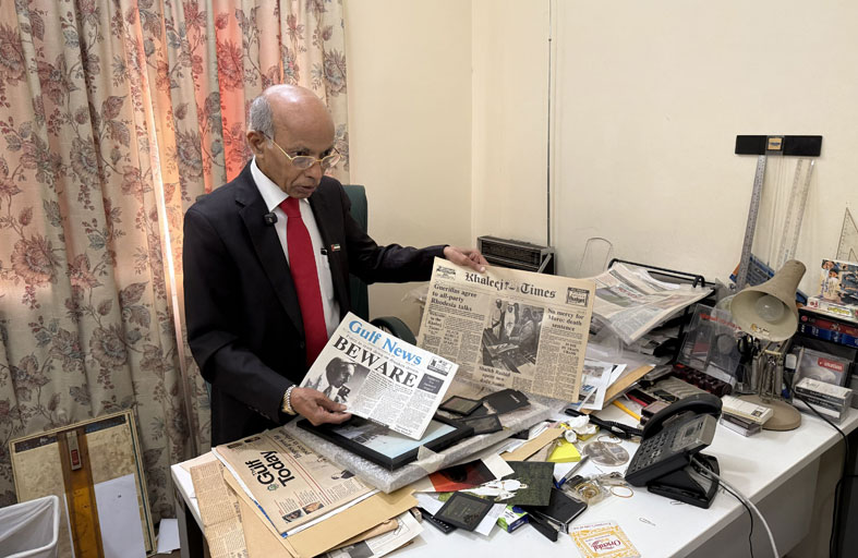 يعد جزءا من ذاكرة دبي .. «راميش» مصمم إعلانات هندي أوصلته الإمارات إلى «غينيس»