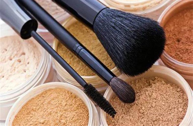 تعرفي على فوائد البودرة المعدنية لبشرتك