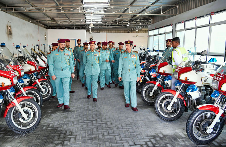 قائد عام شرطة عجمان يؤكد ضرورة تعزيز سرعة الاستجابة للجمهور