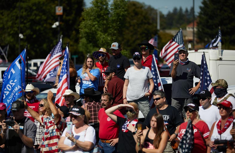 المئات من أنصار ترامب في استعراض قوة في شوارع أوريغن 