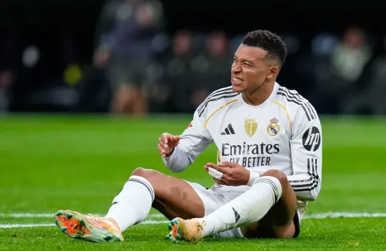 مبابي في باريس للعلاج ولا  مخطط لإجراء جراحة