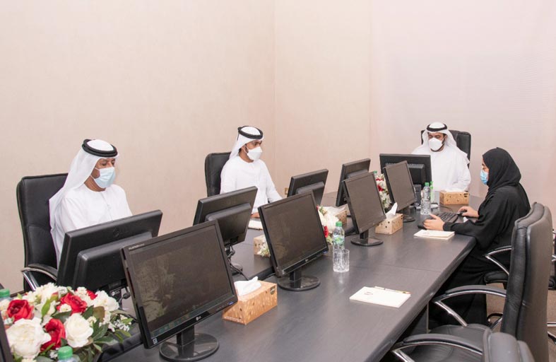 محمد بن حمد الشرقي يطلع على خطط مركز الفجيرة للمغامرات
