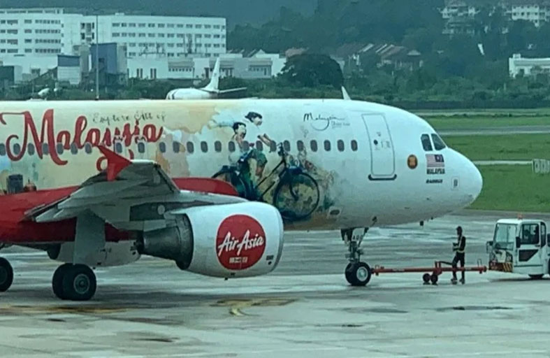 يقاضي شركة طيران بتهمة سرقة عمل تشكيلي 