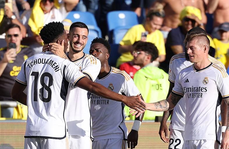 ريال يسعى لفوز جديد قبل موقعة أتلتيكو.. وبرشلونة للابتعاد في الصدارة 