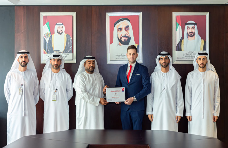 جمارك أبوظبي تحصل على تصنيف أفضل بيئة عمل من منظمة «Great Place To Work»