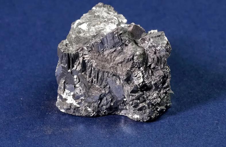 ماذا يعني استخدام الصين لسلاح «الأنتيمون» لردع الغرب؟