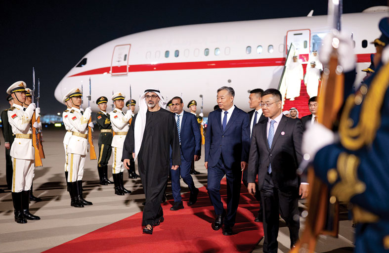 ولي عهد أبوظبي يصل إلى بكين في زيارة رسمية لجمهورية الصين الشعبية 