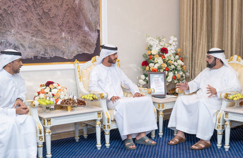 ولي عهد الفجيرة يهنئ أحمد الهنداسي بتخرّجه من كلية خليفة الجوية