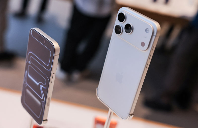  أبل تطلق سلسلة هواتف آيفون 17 في بكين والمئات يتوافدون لشرائه 