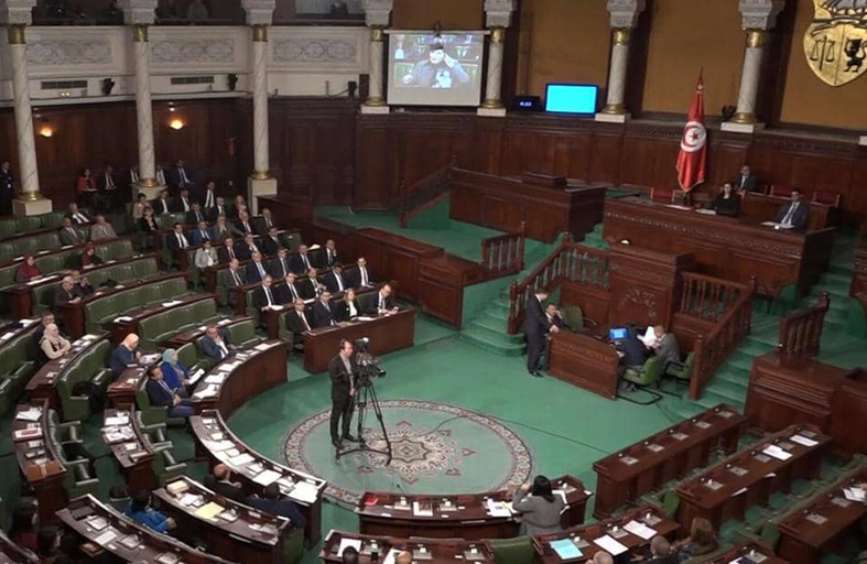   الحكومة التونسية.. إقالة وزير الداخلية تفتح باب التساؤلات