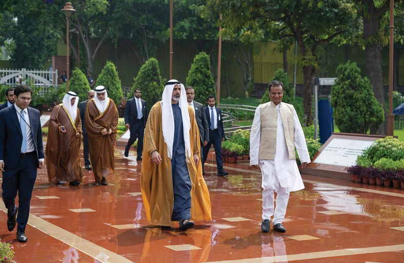 ولي عهد أبوظبي يزور ضريح المهاتما غاندي