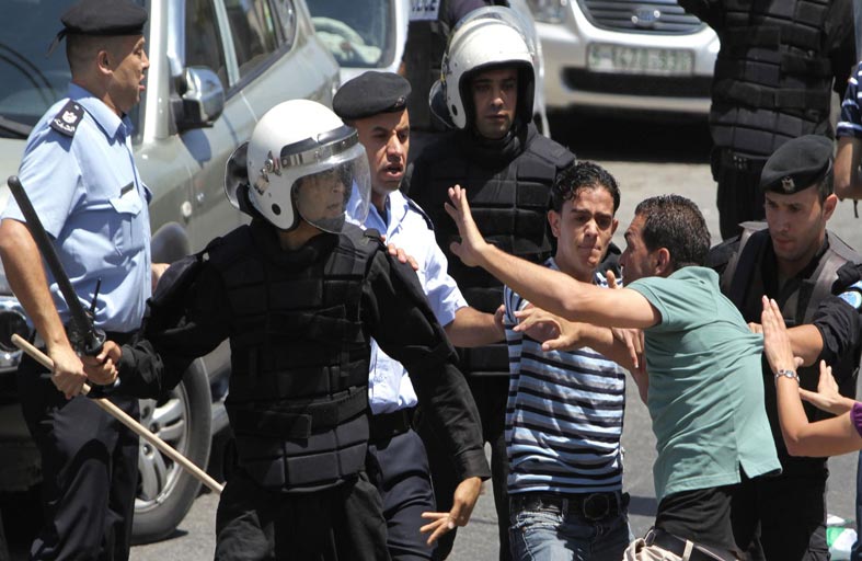 تنديد دولي باعتقال السلطة الفلسطينية لنشطاء 