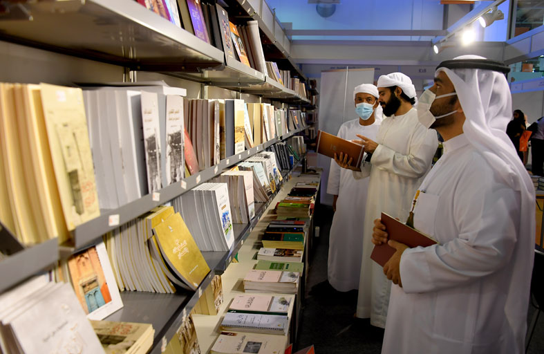 إصدارات جديدة وأنشطة ثقافية لنادي تراث الإمارات في الشارقة للكتاب