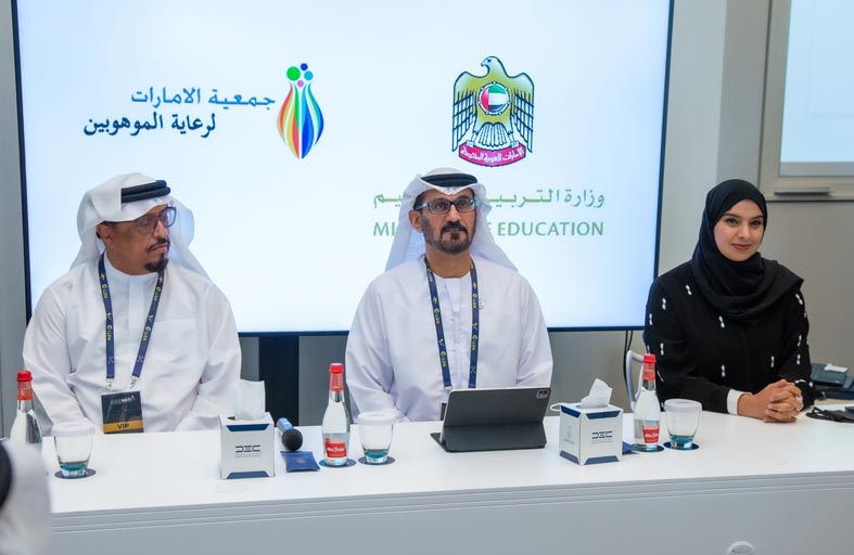 التربية والإمارات لرعاية الموهوبين تطلقان جائزة الإمارات للعلماء الشباب بحلتها الجديدة في إكسبو