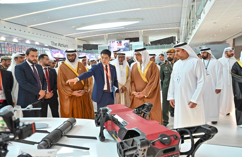 منصور بن زايد يفتتح معرض الدفاع الدولي آيدكس 2023