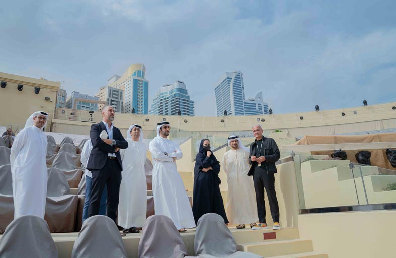 سلطان بن أحمد القاسمي يتفقد تحضيرات العرض الفني سرد المكان