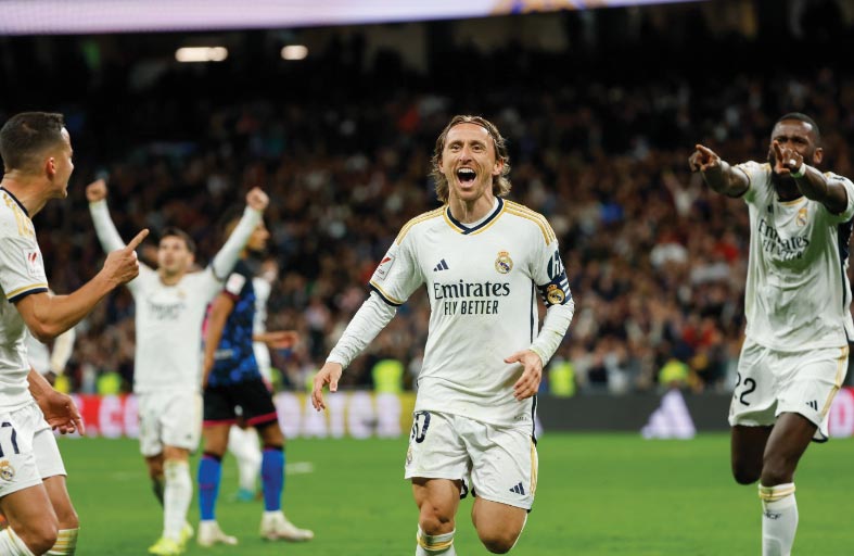 مودريتش يقرّب ريال من لقب الليغا بهدف ثمين أمام إشبيلية 