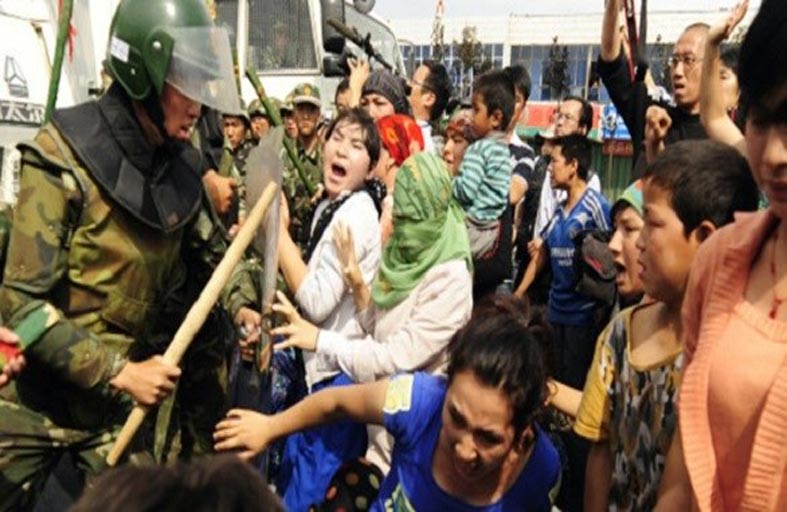 الصين ترد على انتقاد معاملتها للأويغور بحملة على النساء الشاكيات