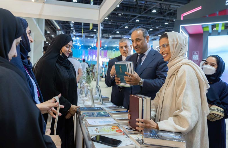 نورة الكعبي ووزير الثقافة العراقي يثمنان دور جائزة الشيخ زايد للكتاب في تثبيت أركان الثقافة العربية