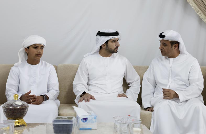 حمدان بن محمد يقدم واجب العزاء في مبارك محمد المطيوعي المنصوري