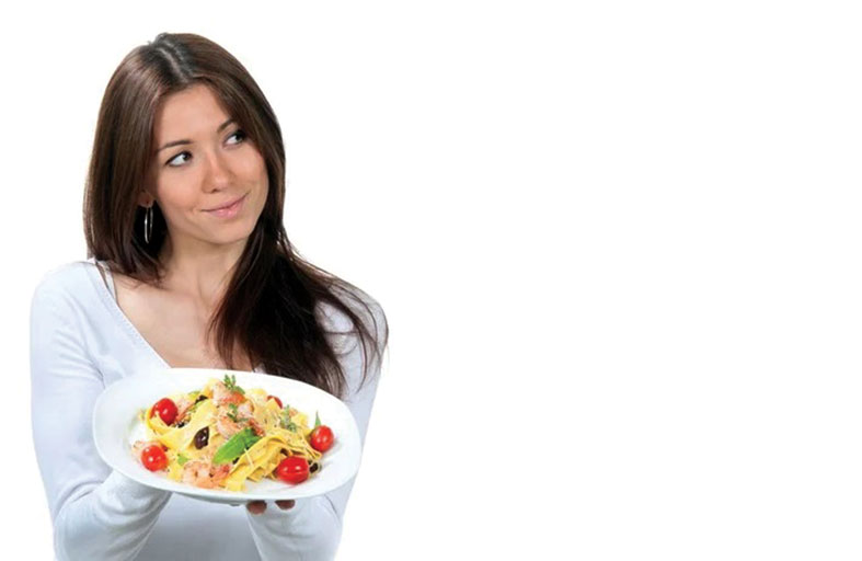 توقيت تناول الطعام قد يحسّن الذاكرة والطاقة