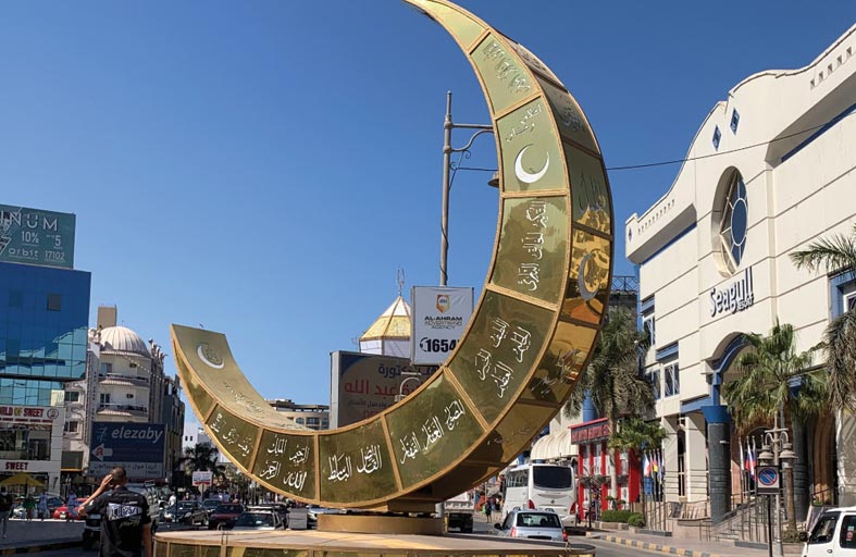 أكبر مجسم لهلال شهر رمضان في الغردقة