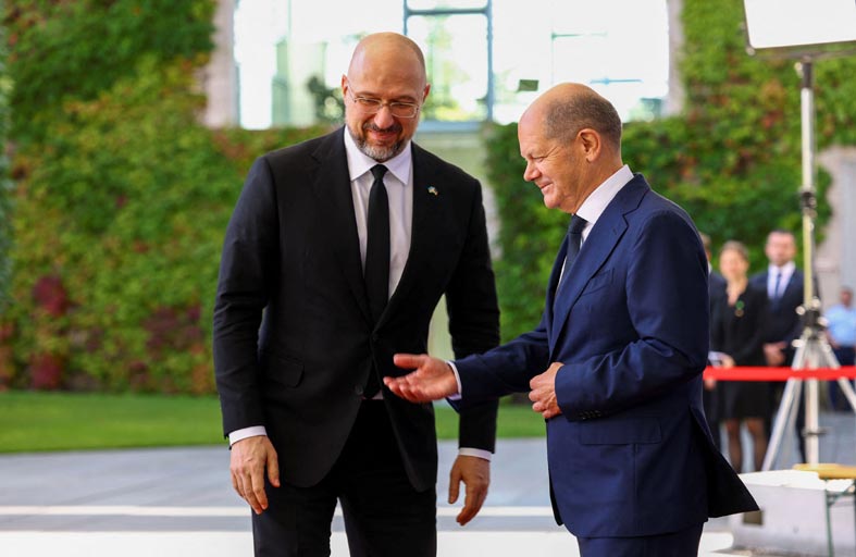 رئيس الحكومة الأوكرانية  يزور برلين للحصول على دعمٍ 