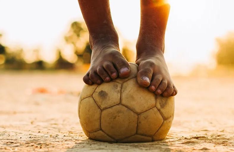 خطوط بارزة «مريبة» على كعب طفل